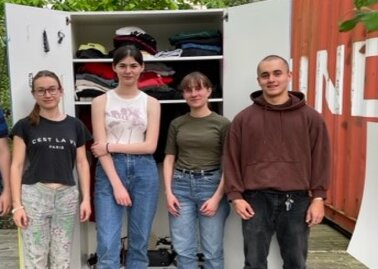 Offener Kleiderschrank im Areal Bach WWF Youth St.Gallen